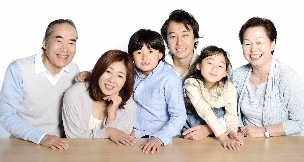 ガス給湯器無料で喜ぶ家族の写真